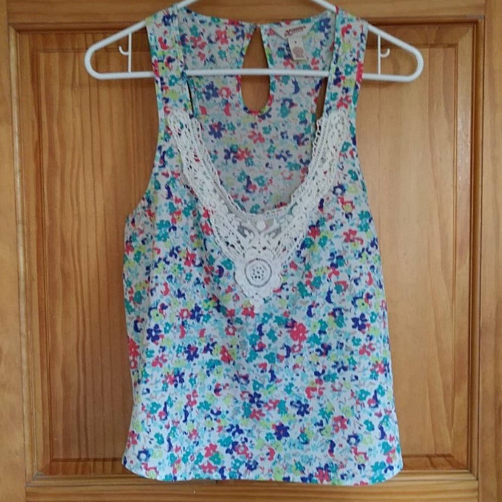 Arizona Jeans Co. Floral Crochet Tank Top